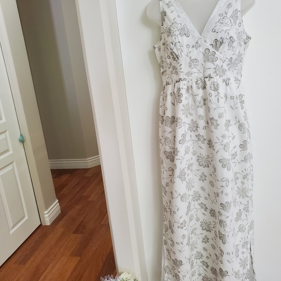 Lovely White Maxi Dress sz 8 - Picture 13 of 16